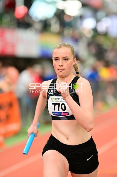 Athletin mit Startnummer 770 in Aktion