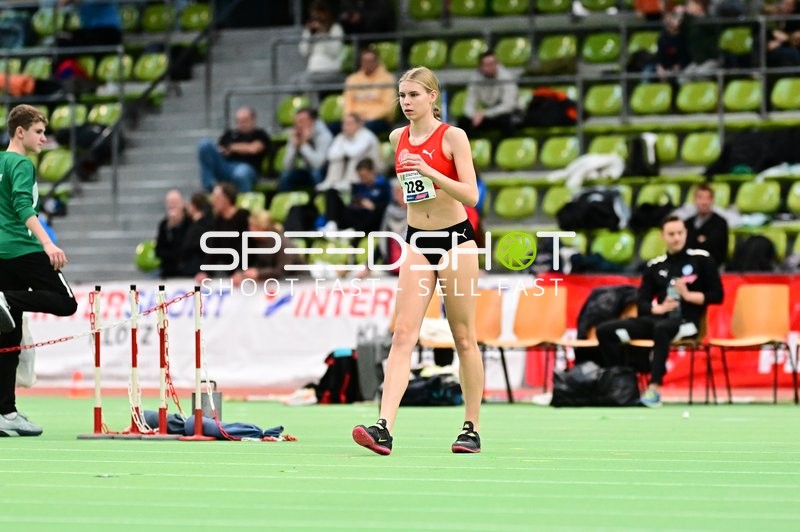 Athletin mit Startnummer 228 in Aktion