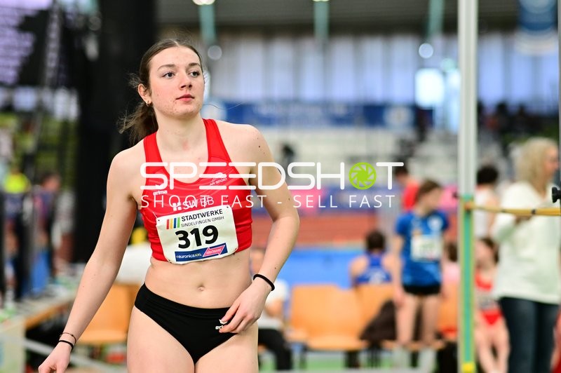 Athletin mit Startnummer 319