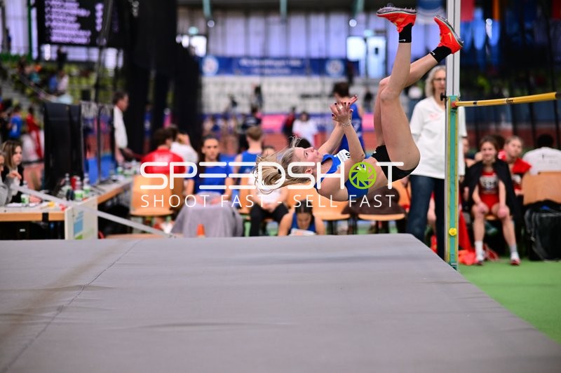 Athletin beim Hochsprung