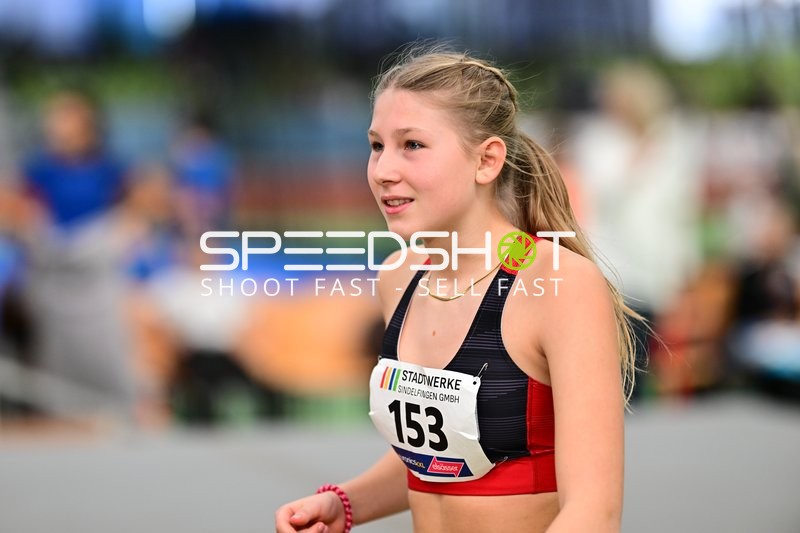 Athletin mit Startnummer 153