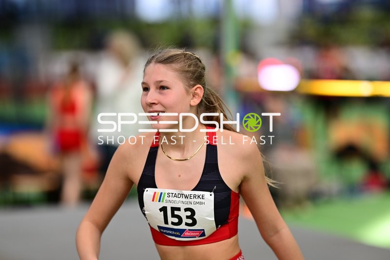 Athletin mit Startnummer 153 in Aktion