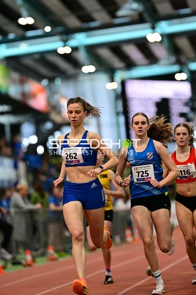 Läuferinnen mit Startnummern 262, 725 und 116
