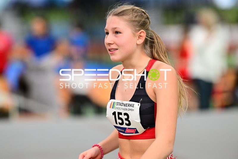 Athletin mit Startnummer 153