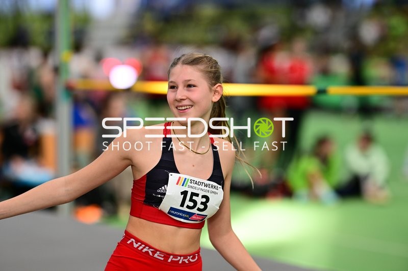 Athletin mit Startnummer 153 in Aktion