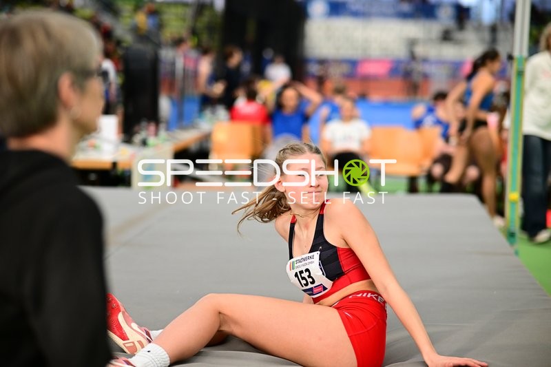 Athletin mit Startnummer 153 im Glaspalast