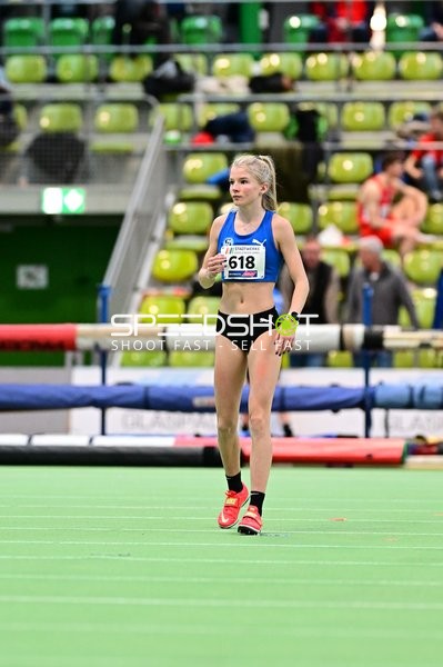 Athletin mit Startnummer 618 im Glaspalast