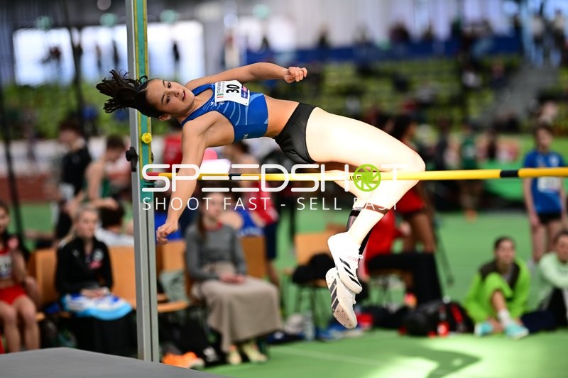 Athletin beim Hochsprung