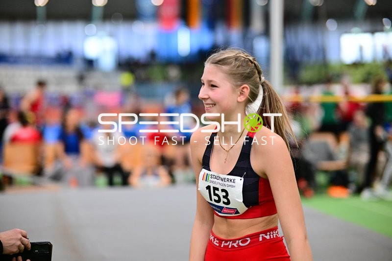 Athletin mit Startnummer 153 im Glaspalast