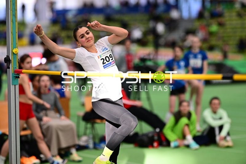 Athletin mit Nummer 209 im Hochsprung