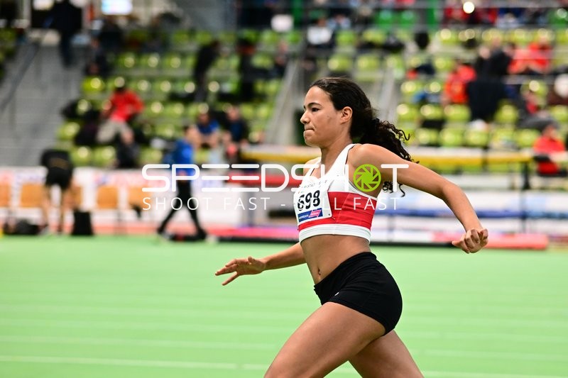 Startnummer 698 beim Weitsprung