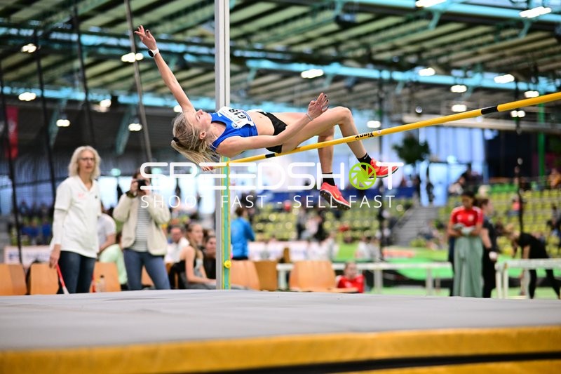 Athletin beim Hochsprung