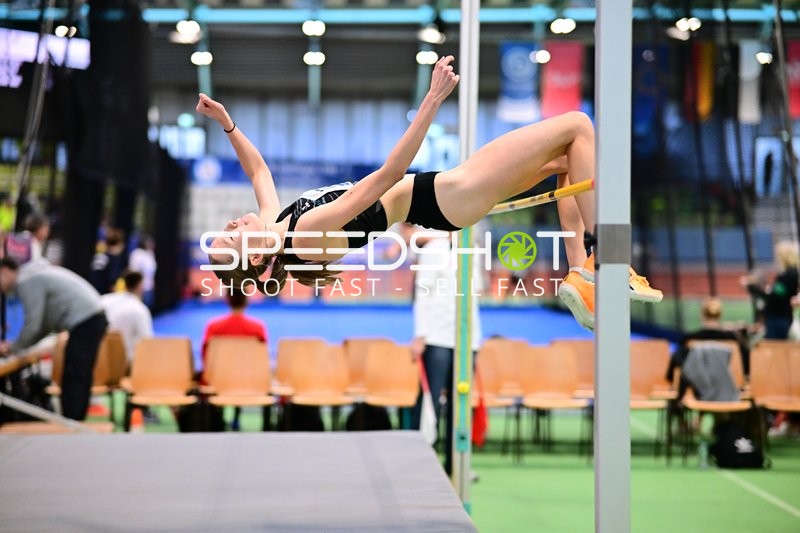 Athletin beim Hochsprung