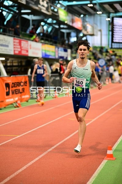 Läufer mit Startnummer 160 in Aktion