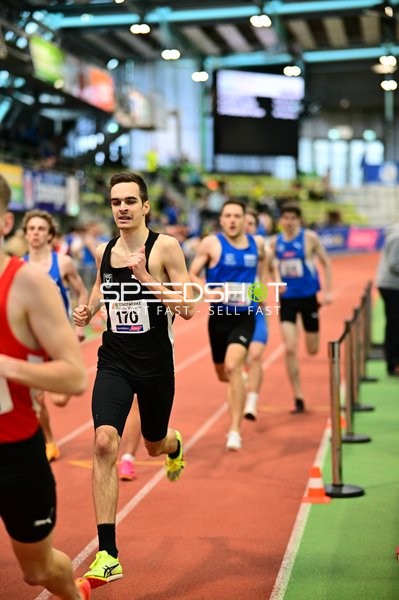 Läufer mit Startnummer 170 in Führung