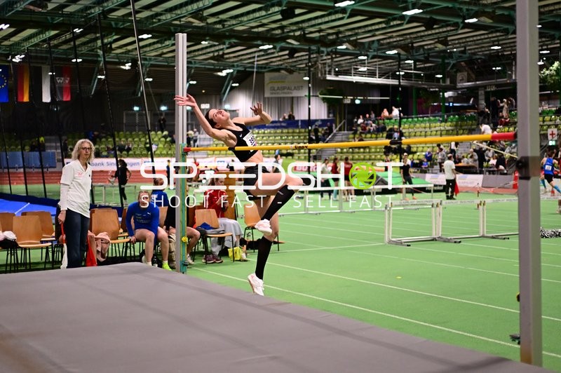 Athletin beim Hochsprung