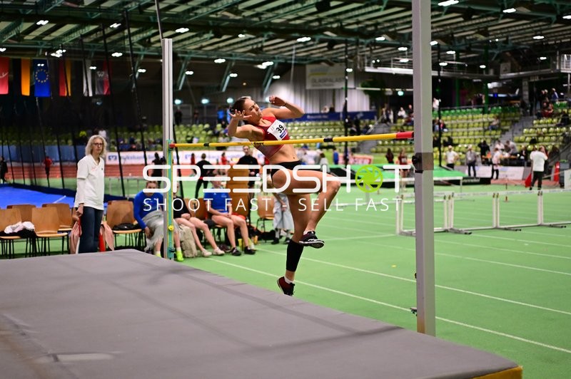 Athletin 39 beim Hochsprung