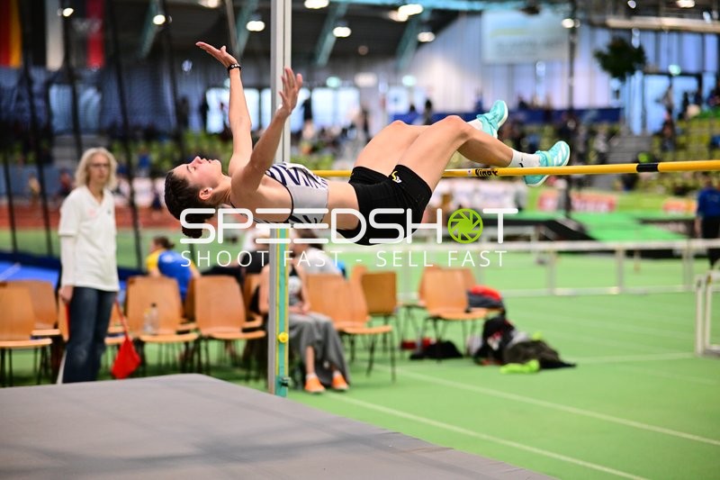 Athletin beim Hochsprung