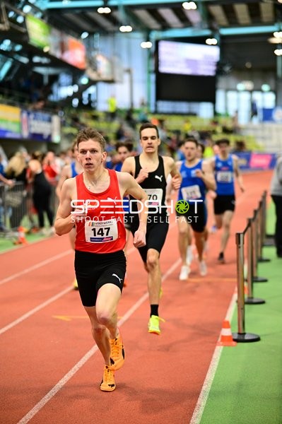 Startnummer 147 führt Rennen an