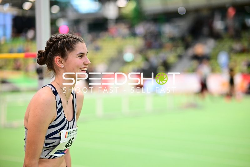 Athletin mit Startnummer 45 im Glaspalast