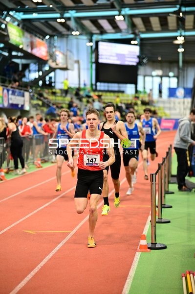 Startnummer 147 führt Rennen an