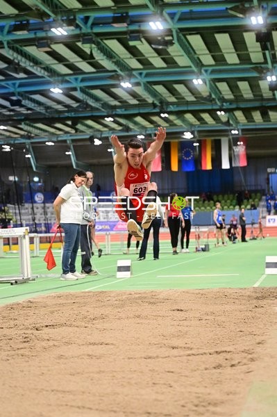 Weitsprung mit Startnummer 603