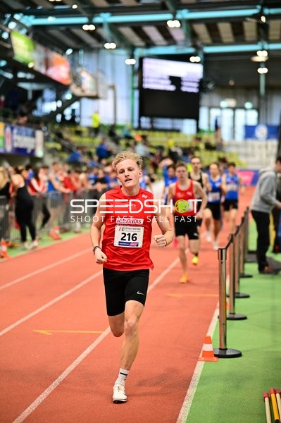 Läufer mit Startnummer 216 in Aktion