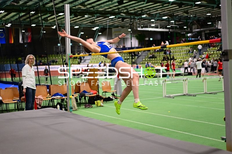 Athletin beim Hochsprung