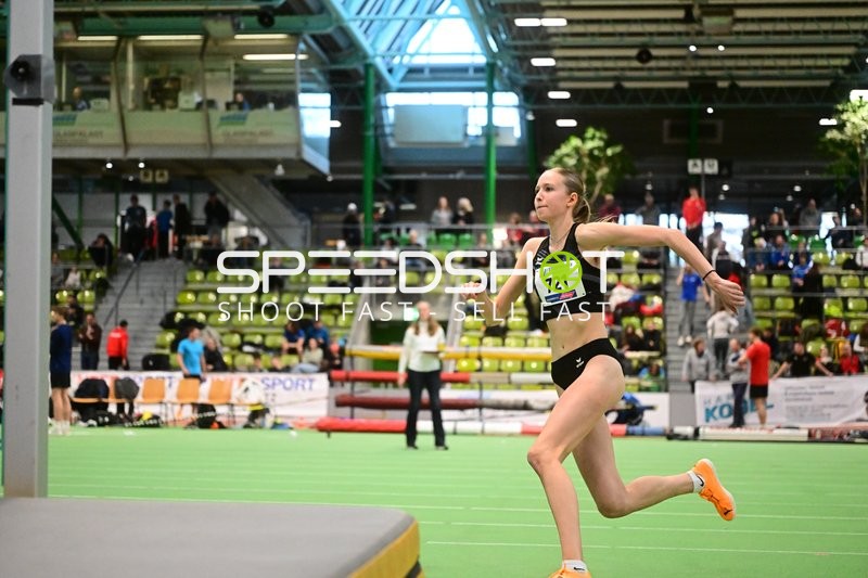 Athletin mit Startnummer 721 in Aktion