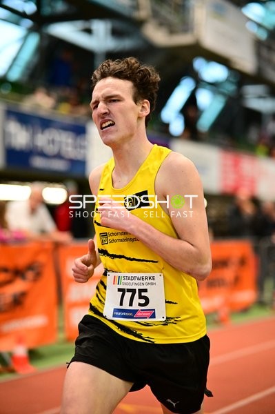 Läufer mit Startnummer 775