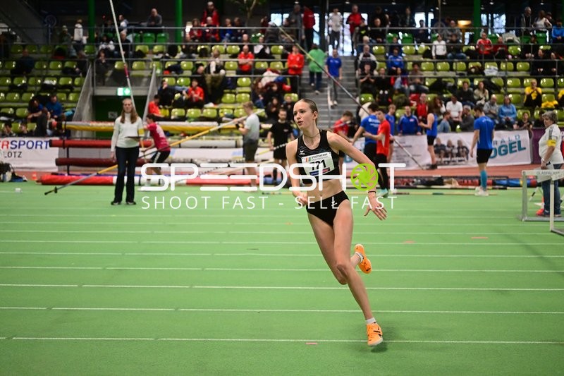Startnummer 721 läuft im Glaspalast