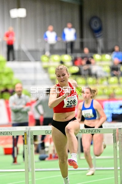 Startnummer 208 beim Hürdenlauf