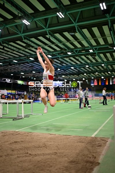 Weitsprung im Glaspalast