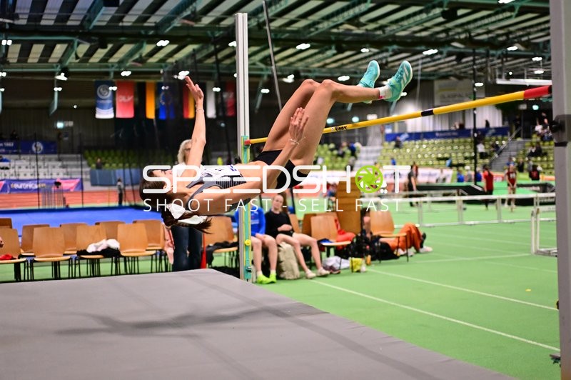 Athletin beim Hochsprung