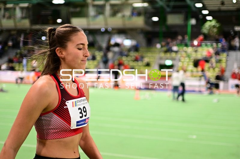 Athletin mit Startnummer 39 im Glaspalast