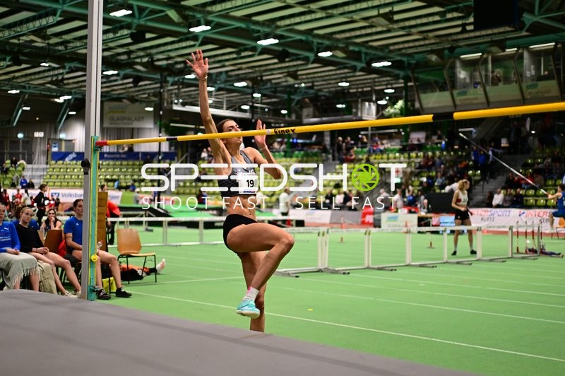 Athletin beim Hochsprung