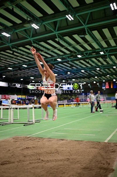 Weitsprung im Glaspalast