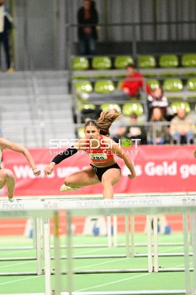 Athletin mit Nummer 280 in Aktion