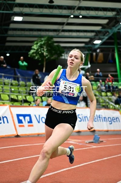 Athletin mit Staffelstab