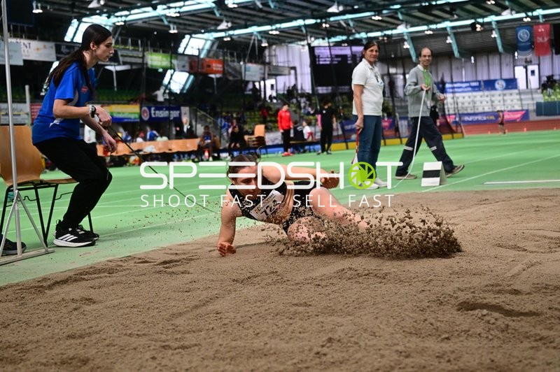 Weitsprung im Glaspalast