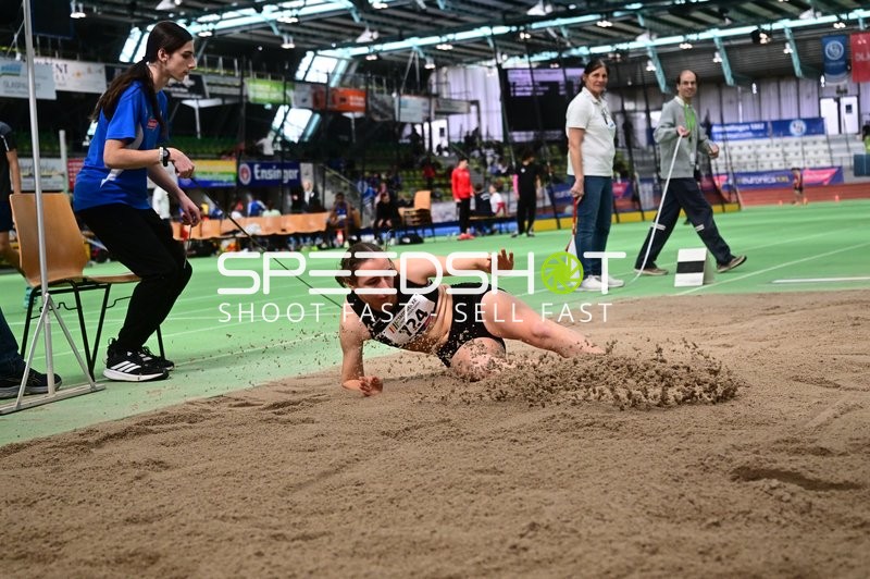 Weitsprung im Glaspalast