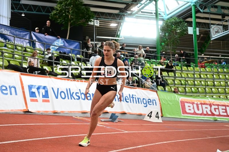 Athletin mit Startnummer 194 in Aktion