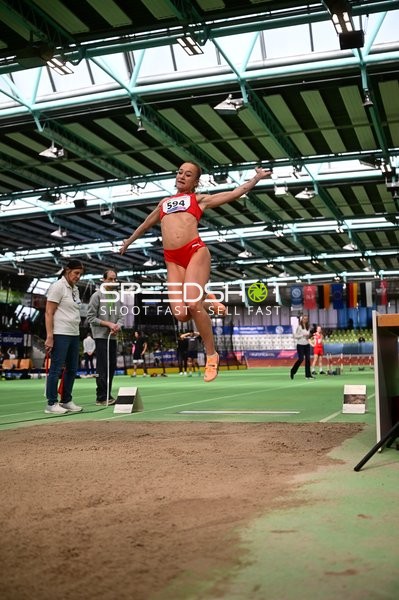 Weitsprung mit Startnummer 594