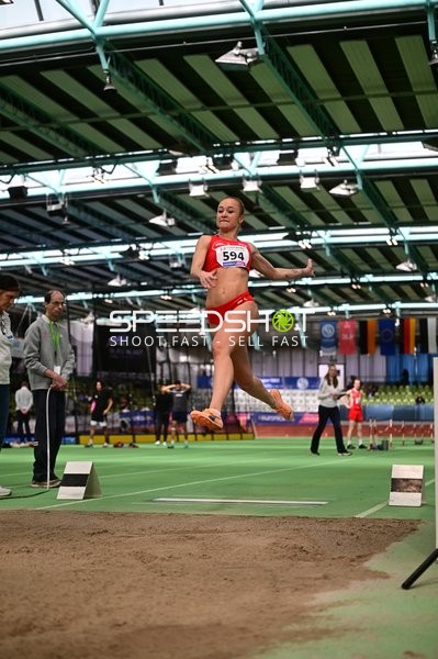 Weitsprung mit Startnummer 594