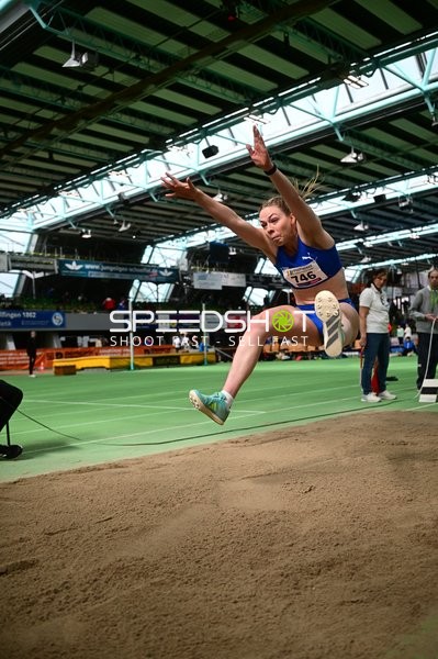 Athletin beim Weitsprung