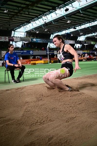 Weitsprung mit Startnummer 337