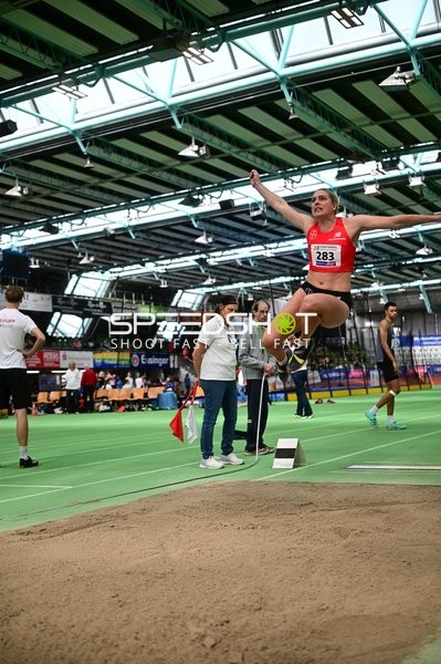 Athletin 283 beim Weitsprung
