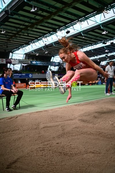 Weitsprung im Glaspalast