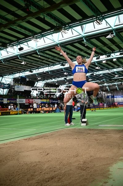 Weitsprung mit {null_746}