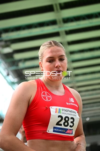 Athletin mit Startnummer 283 im Fokus